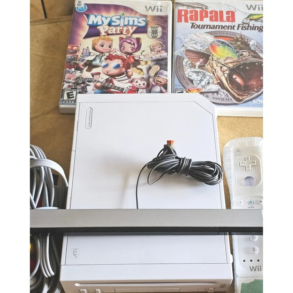 Nintendo Wii Console RVL-001 White Bundle with 2 Games Remote Nunchuk Cables - Picture 11 of 11